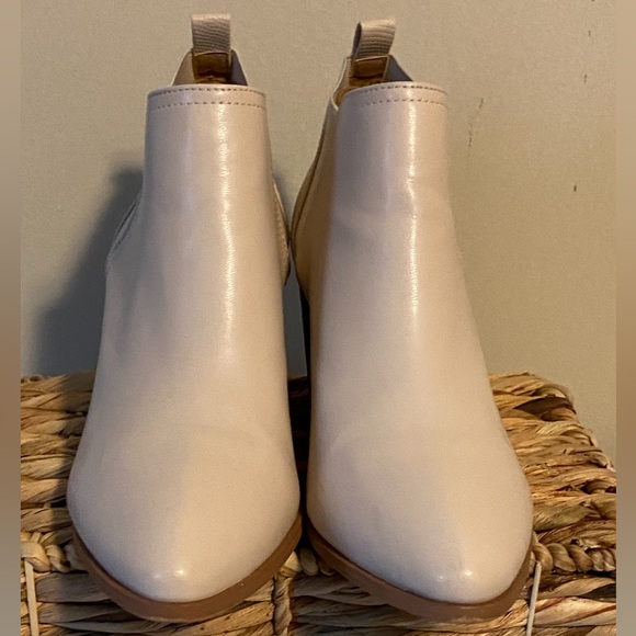 Dolce Vita Ankle Boots - Picture 2 of 8